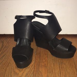 Simple Black Wedges